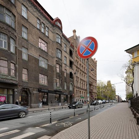Brivibas Yard Apartment With Parking In City Center Рига Екстер'єр фото