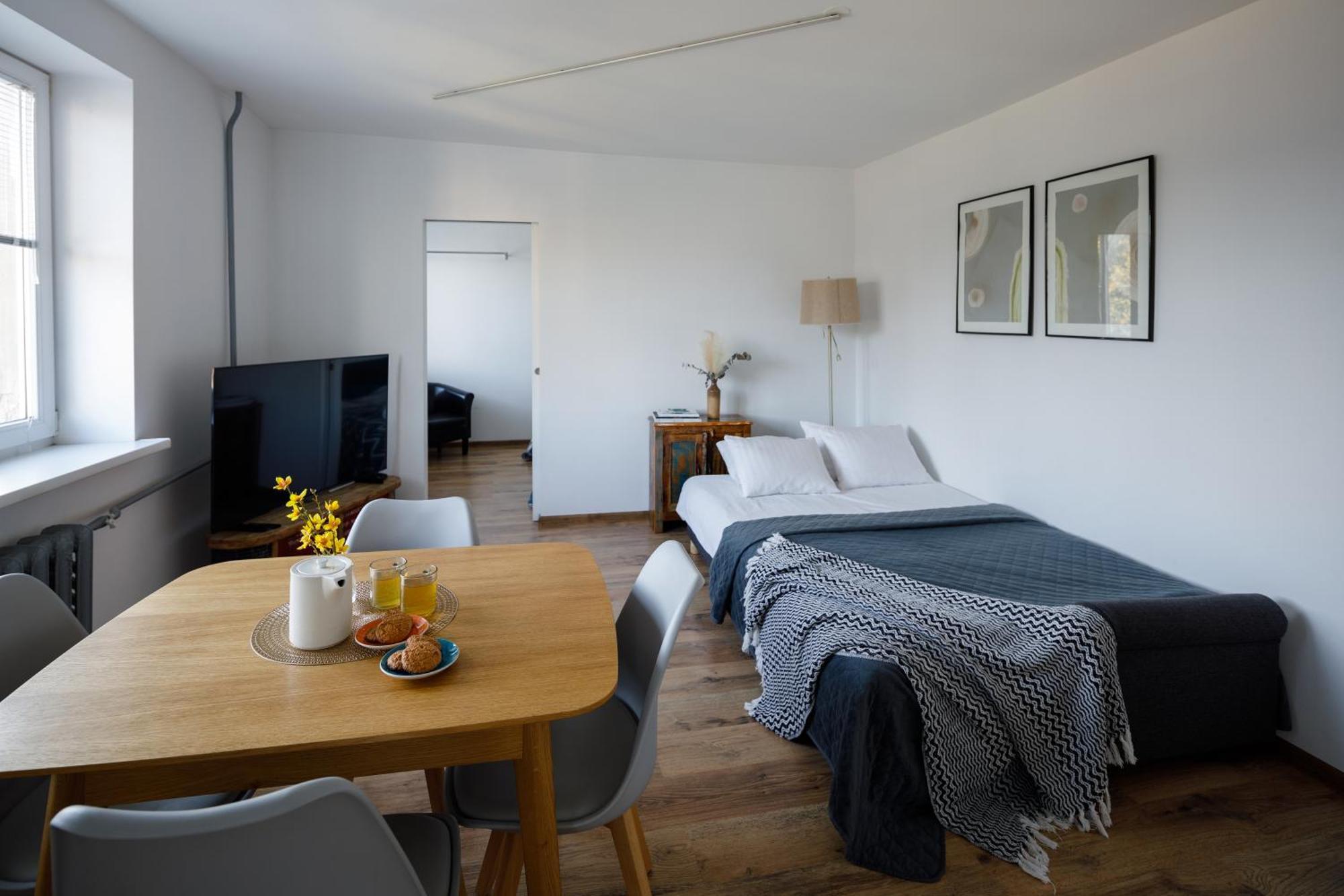 Brivibas Yard Apartment With Parking In City Center Рига Екстер'єр фото